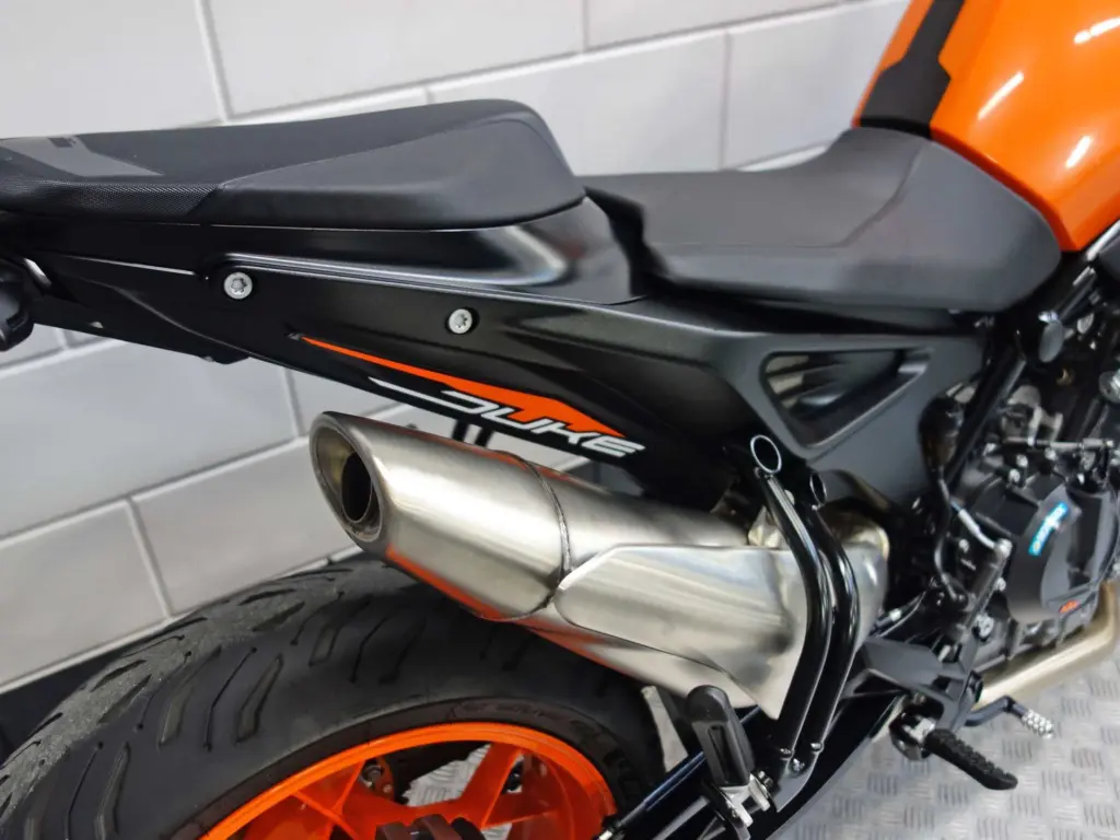 Gebruikte KTM 790 Duke naked bike met 799cc motor uit 2021 bij NIWA Motoren
