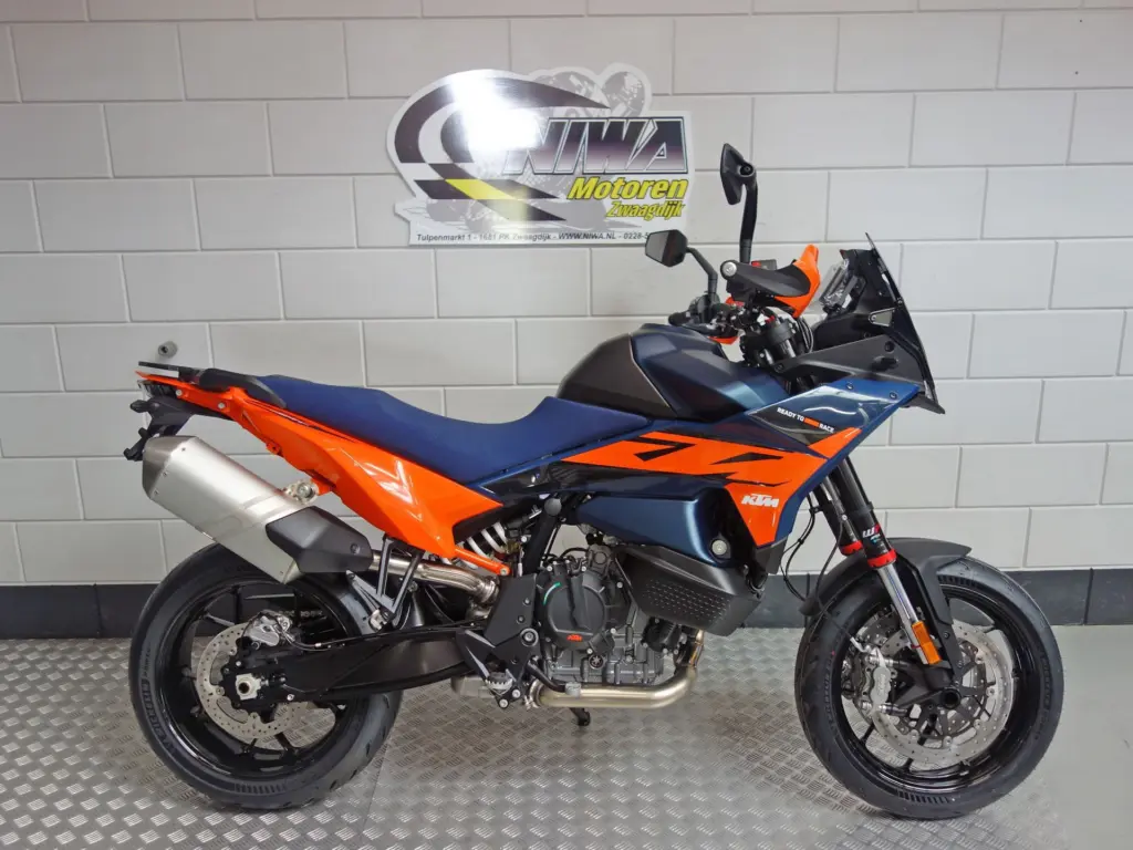 Nieuwe KTM 890 supermotard met 889cc motor uit 2026 bij NIWA Motoren