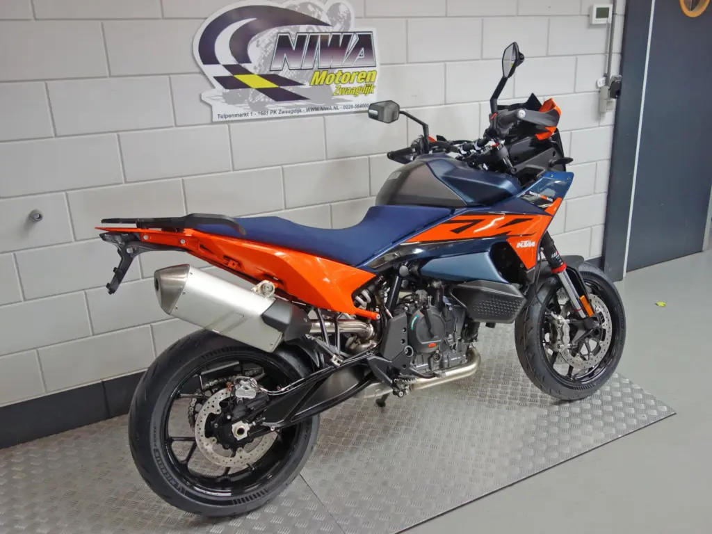 Nieuwe KTM 890 supermotard met 889cc motor uit 2026 bij NIWA Motoren