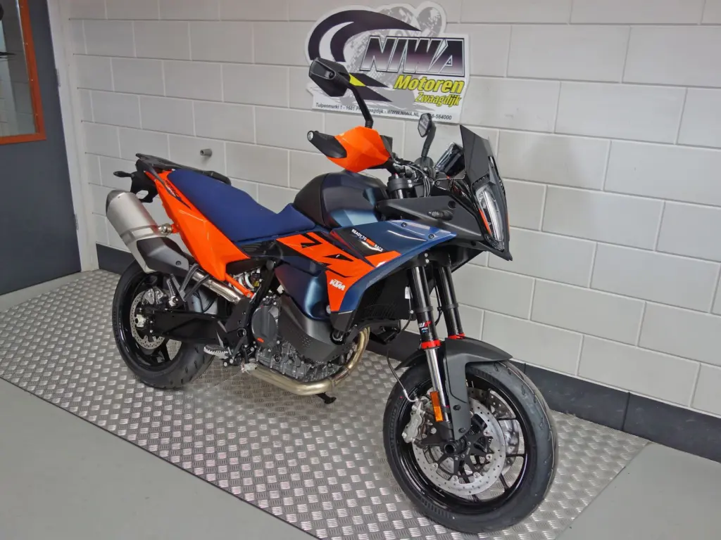 Nieuwe KTM 890 supermotard met 889cc motor uit 2026 bij NIWA Motoren