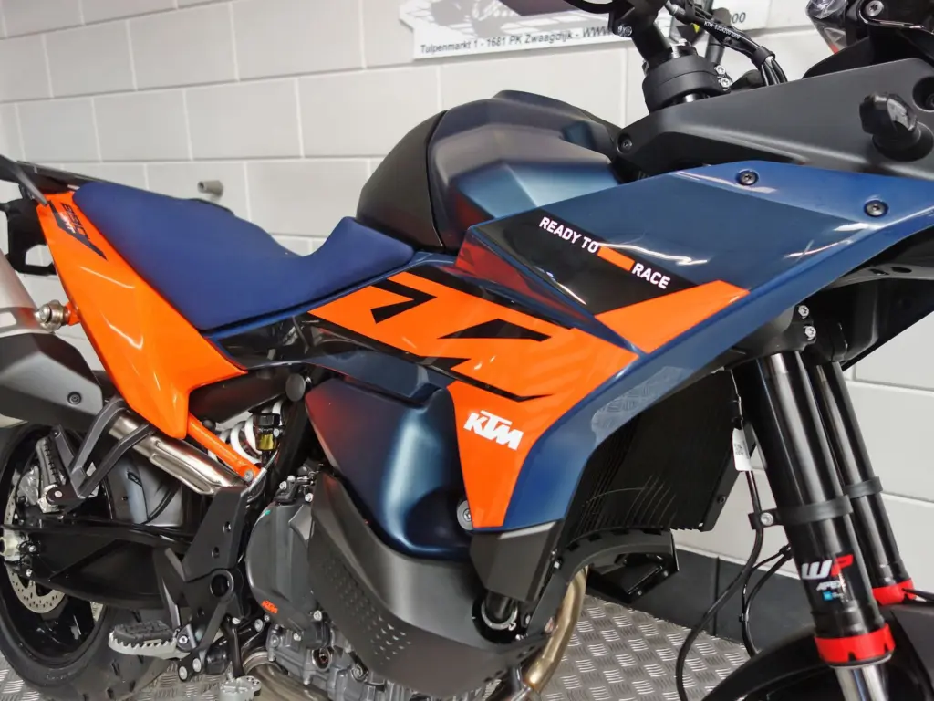 Nieuwe KTM 890 supermotard met 889cc motor uit 2026 bij NIWA Motoren