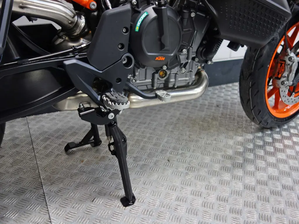 Nieuwe KTM 890 supermotard met 889cc motor uit 2026 bij NIWA Motoren