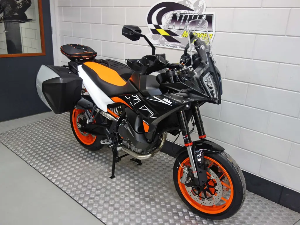 Nieuwe KTM 890 supermotard met 889cc motor uit 2026 bij NIWA Motoren
