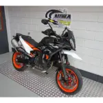 Nieuwe KTM 890 supermotard met 889cc motor uit 2026 bij NIWA Motoren