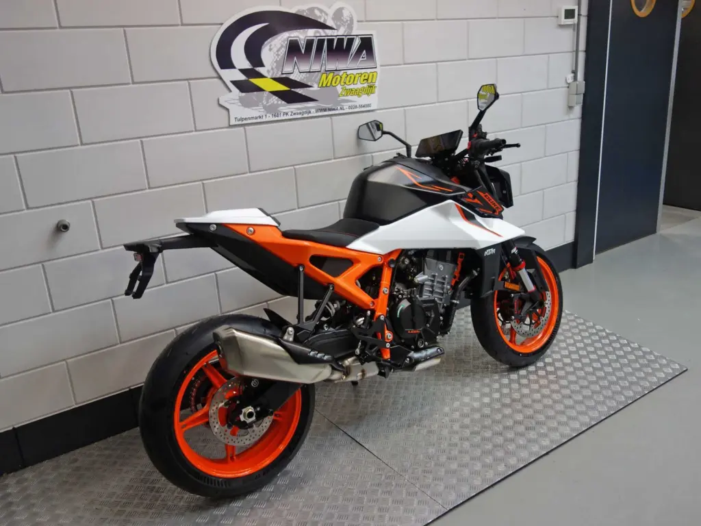 Nieuwe KTM 990 naked bike met 990cc motor uit 2026 bij NIWA Motoren