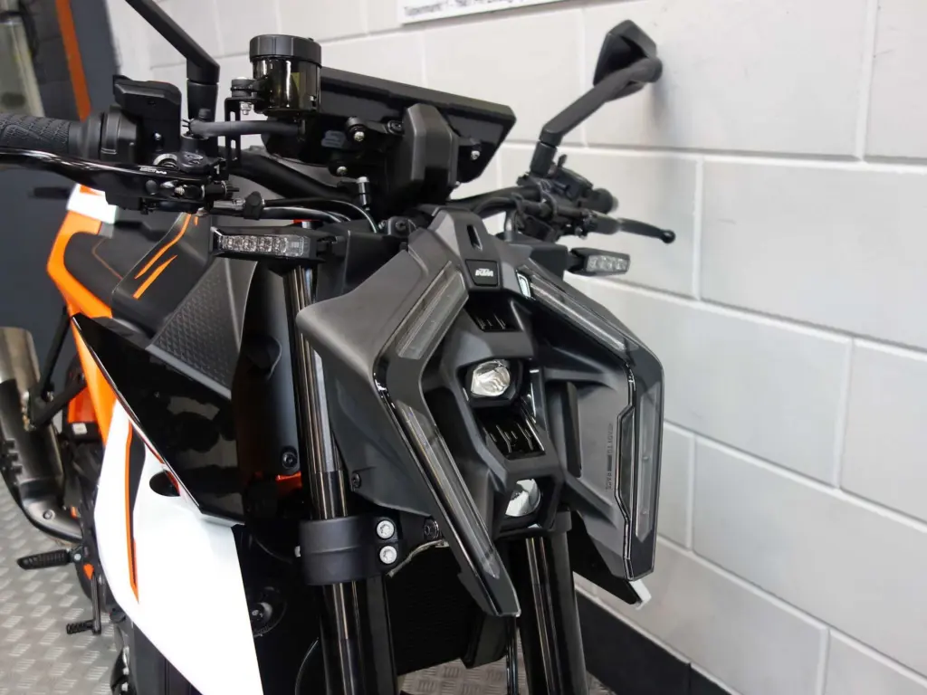 Nieuwe KTM 990 naked bike met 990cc motor uit 2026 bij NIWA Motoren