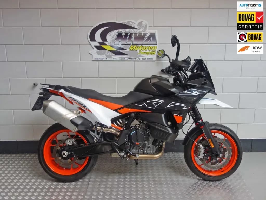 Gebruikte KTM 890 supermotard met 889cc motor uit 2024 bij NIWA Motoren