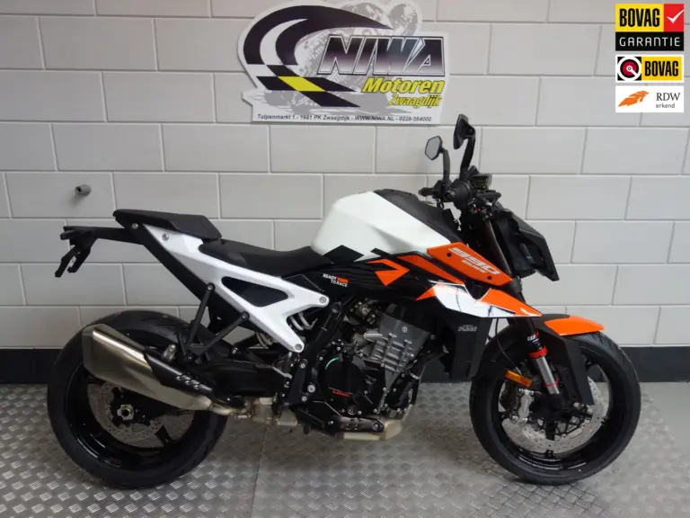 Gebruikte KTM 125 naked bike met 125cc motor uit 2017 bij NIWA Motoren