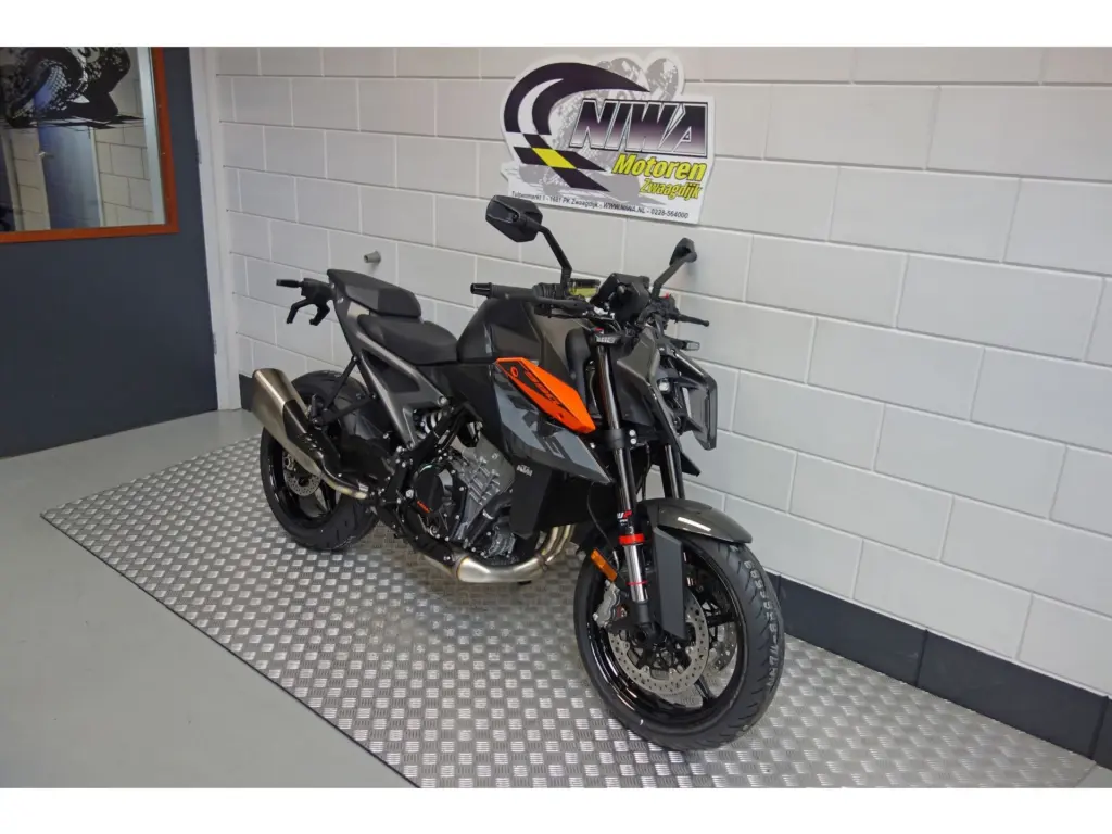Gebruikte KTM 990 naked bike met 947cc motor uit 2025 bij NIWA Motoren