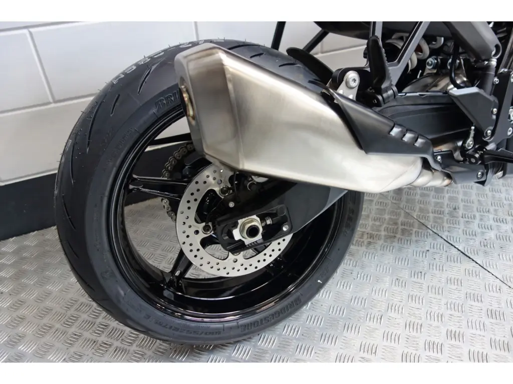 Gebruikte KTM 990 naked bike met 947cc motor uit 2025 bij NIWA Motoren