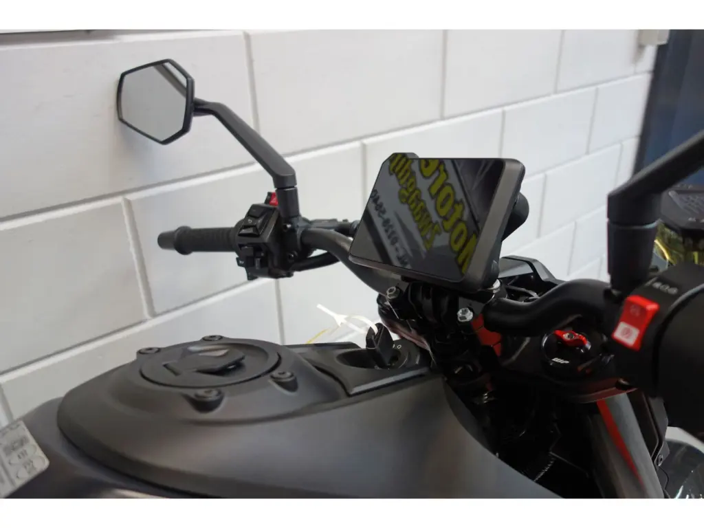 Gebruikte KTM 990 naked bike met 947cc motor uit 2025 bij NIWA Motoren