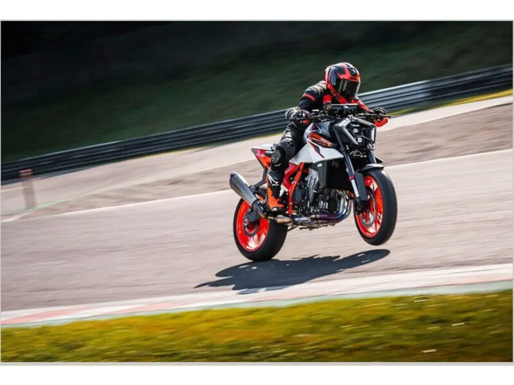 Nieuwe KTM 990 naked bike met cc motor uit 2026 bij NIWA Motoren