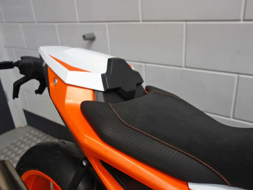 Nieuwe KTM 990 naked bike met cc motor uit 2026 bij NIWA Motoren