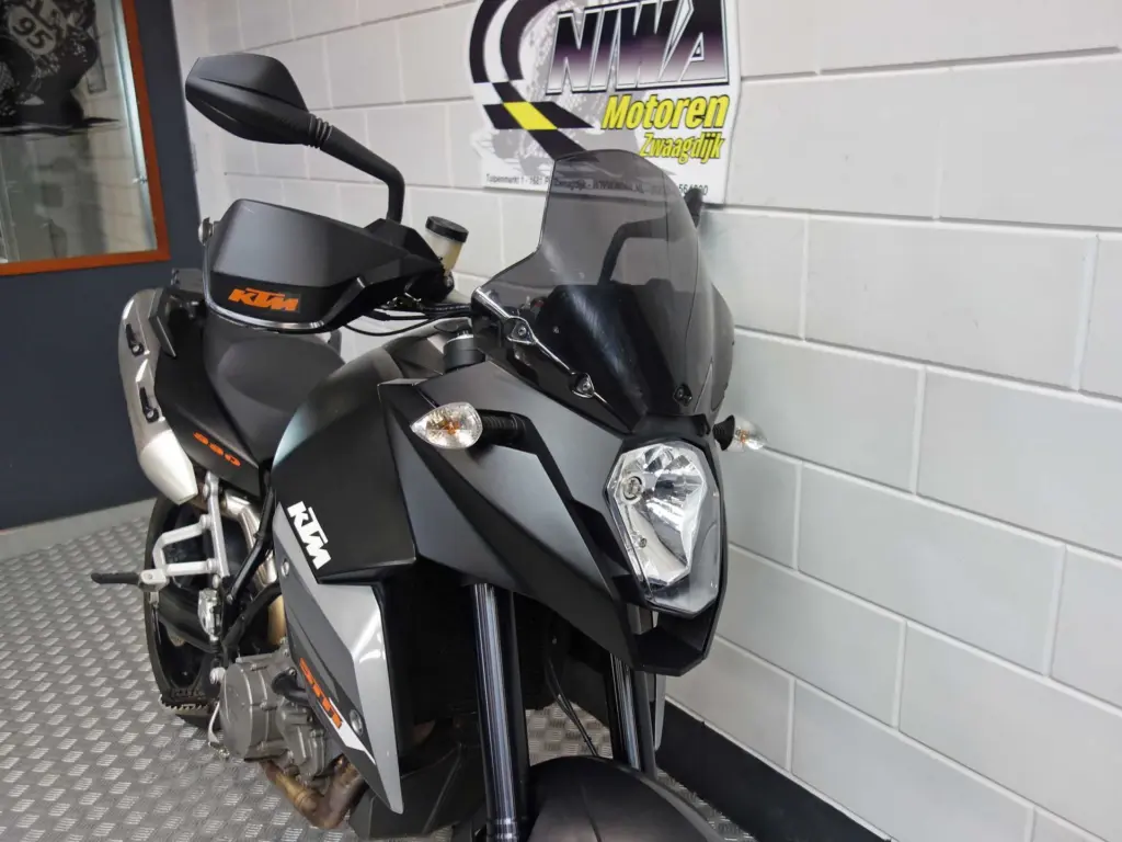 Gebruikte KTM 990 overig met 1000cc motor uit 2010 bij NIWA Motoren