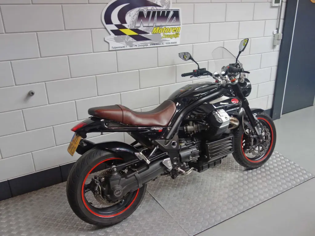 Gebruikte Moto Guzzi Griso naked bike met 1151cc motor uit 2008 bij NIWA Motoren