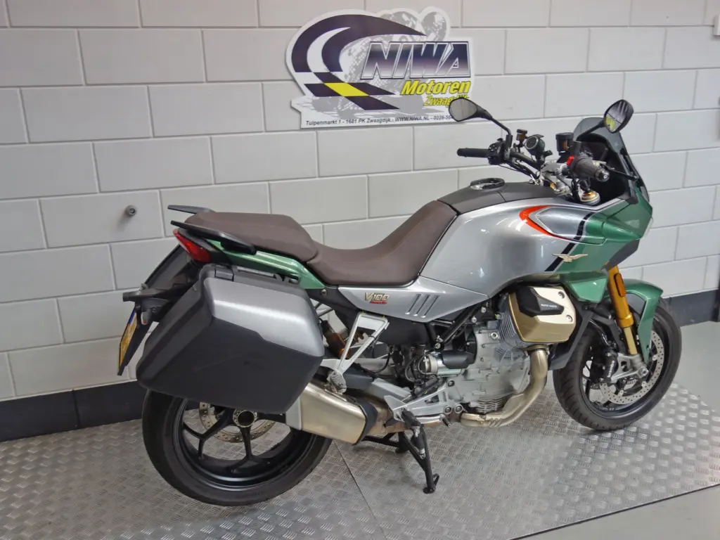 Gebruikte Moto Guzzi V100 tour met 1042cc motor uit 2024 bij NIWA Motoren