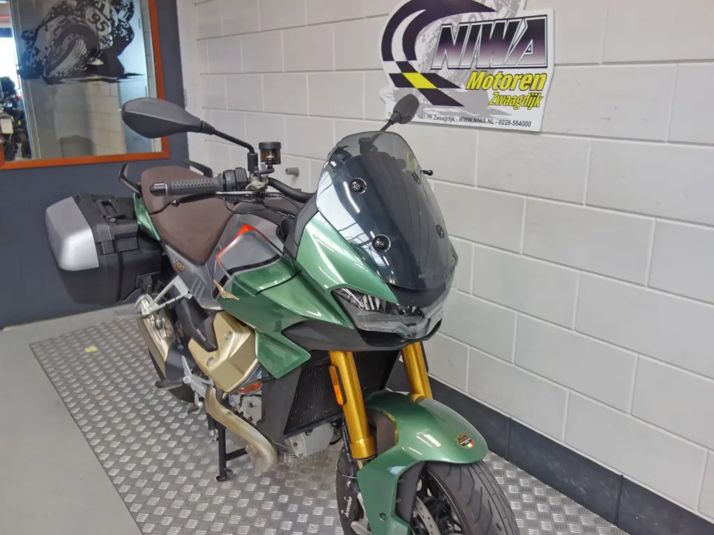 Gebruikte Moto Guzzi V100 tour met 1042cc motor uit 2024 bij NIWA Motoren