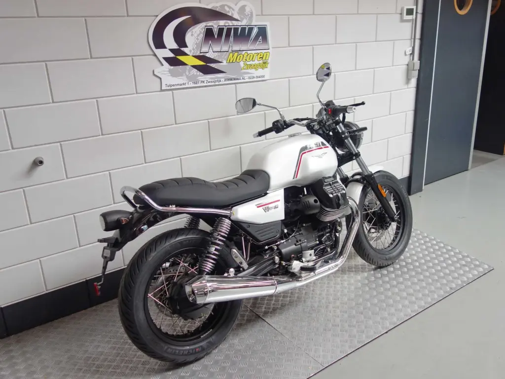 Nieuwe Moto Guzzi V7 tour met 853cc motor uit 2026 bij NIWA Motoren