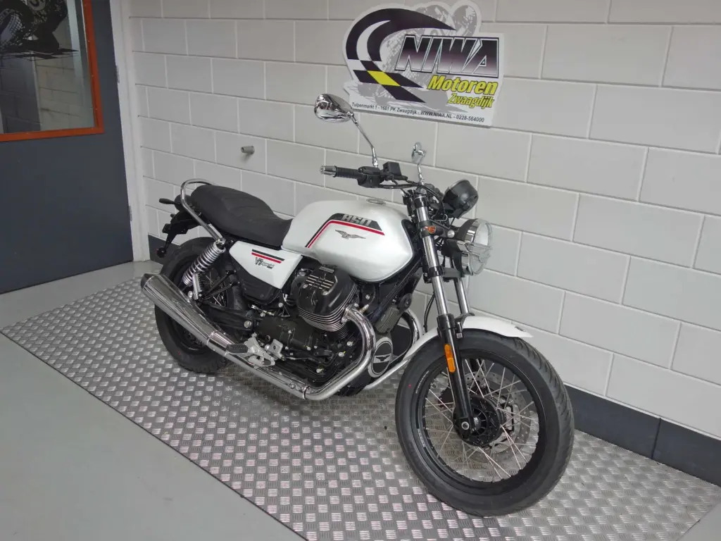 Nieuwe Moto Guzzi V7 tour met 853cc motor uit 2026 bij NIWA Motoren