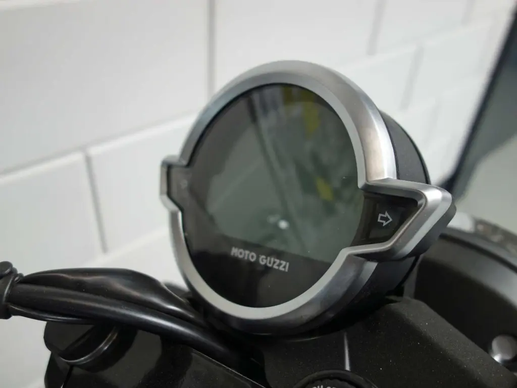Nieuwe Moto Guzzi V7 tour met 853cc motor uit 2026 bij NIWA Motoren
