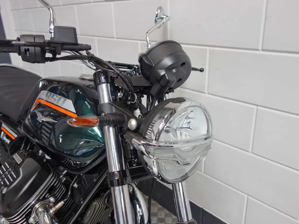 Nieuwe Moto Guzzi V7 tour met 853cc motor uit 2026 bij NIWA Motoren