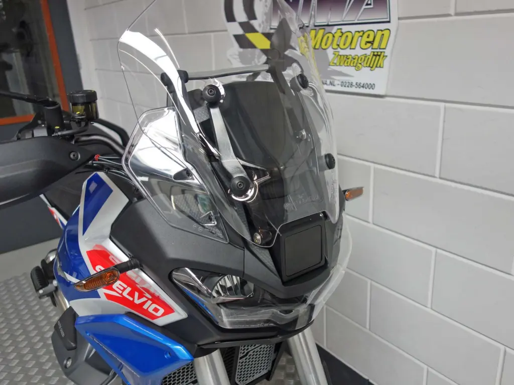 Nieuwe Moto Guzzi Stelvio tour met cc motor uit 2026 bij NIWA Motoren