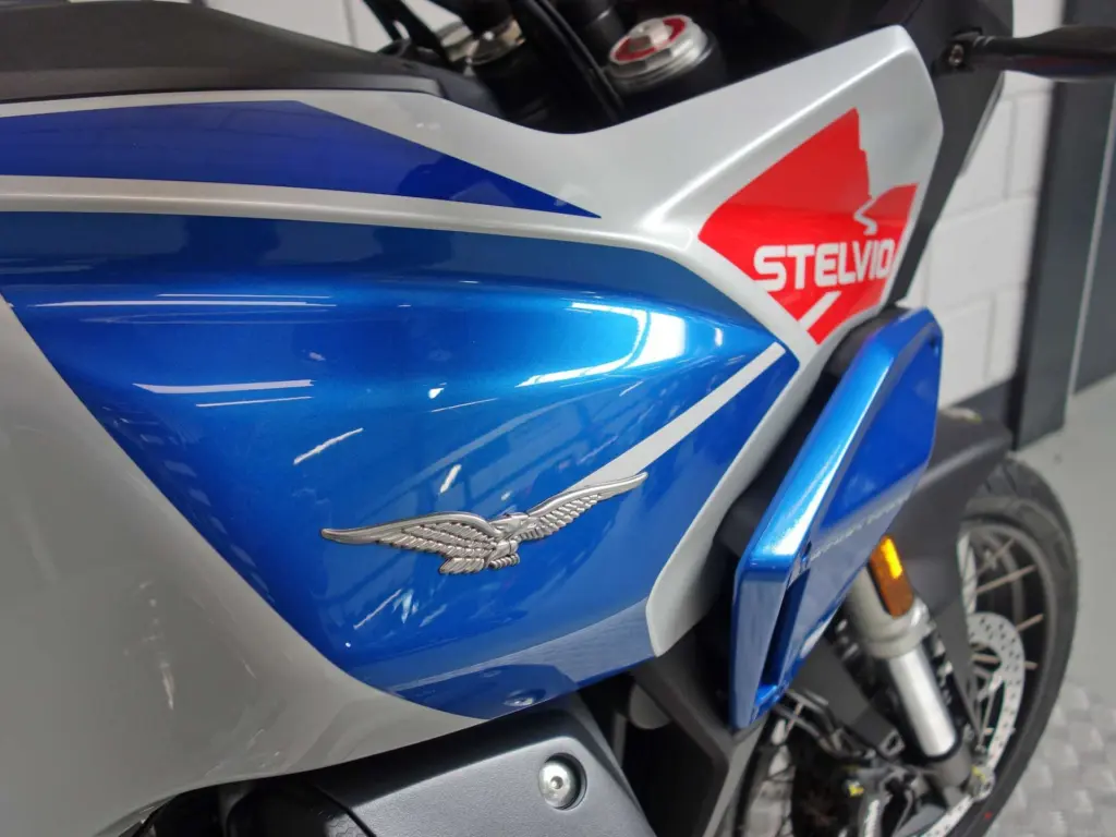 Nieuwe Moto Guzzi Stelvio tour met cc motor uit 2026 bij NIWA Motoren