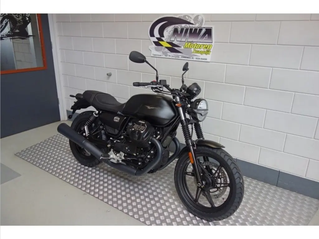 Nieuwe Moto Guzzi V7 tour met 744cc motor uit 2026 bij NIWA Motoren