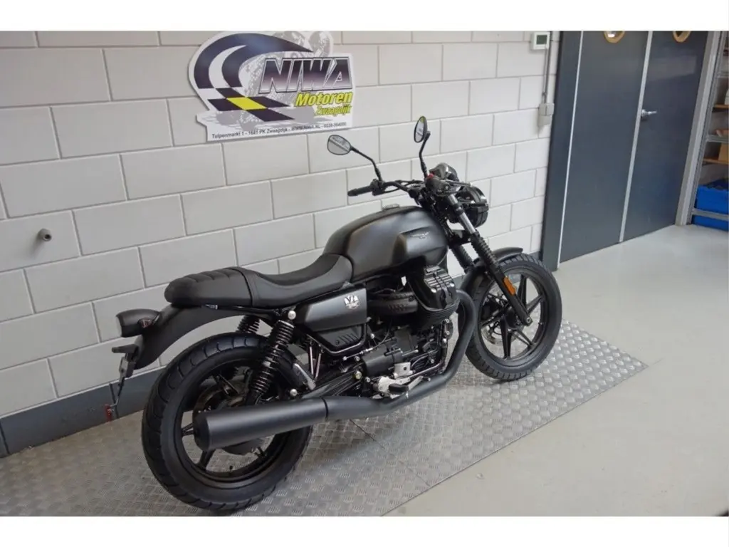Nieuwe Moto Guzzi V7 tour met 744cc motor uit 2026 bij NIWA Motoren