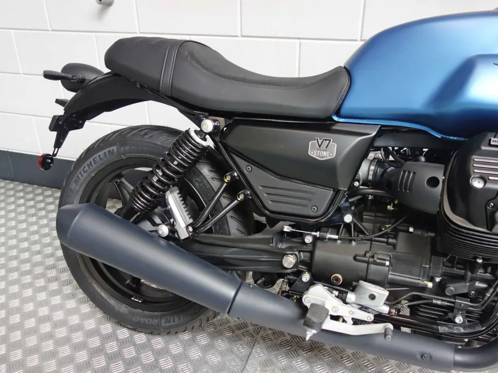 Nieuwe Moto Guzzi V7 sport met 853cc motor uit 2026 bij NIWA Motoren