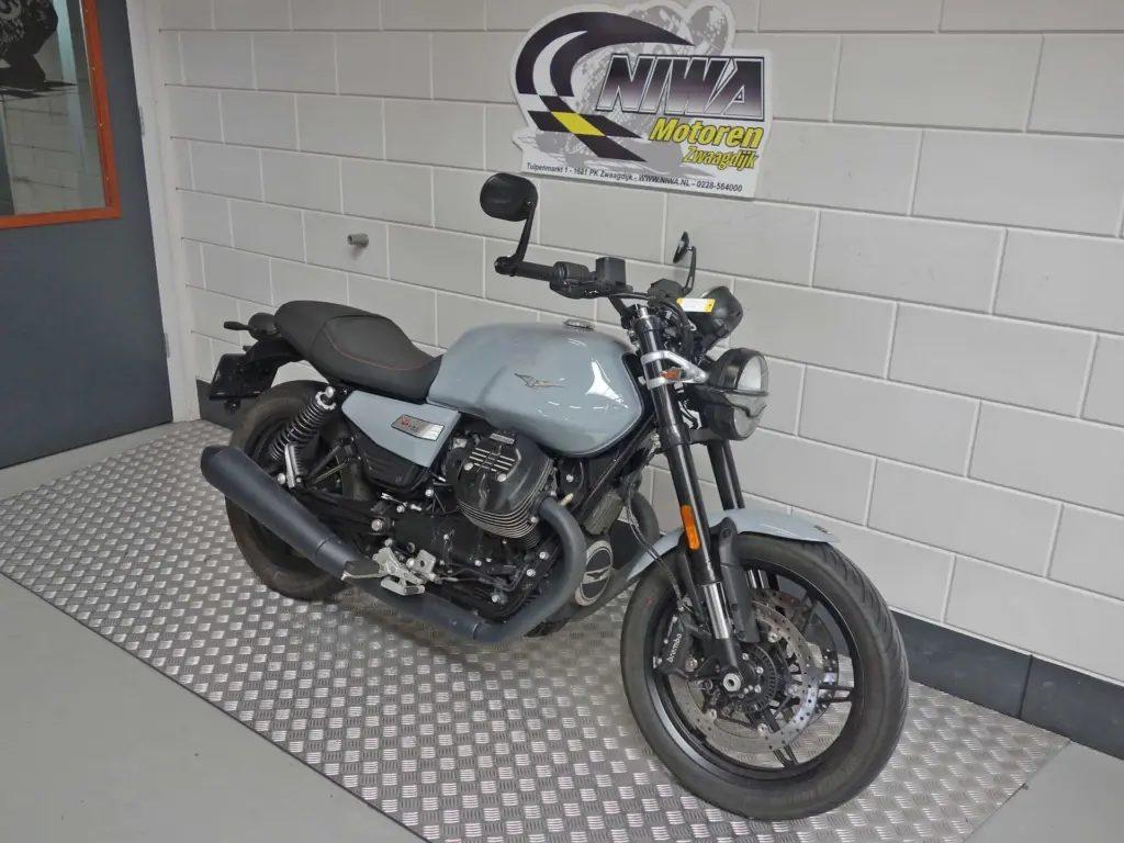 Gebruikte Moto Guzzi V7 sport met 853cc motor uit 2025 bij NIWA Motoren