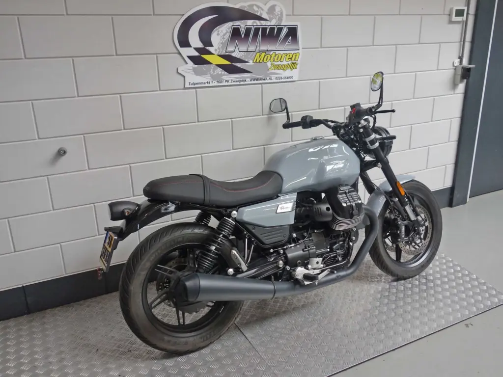 Gebruikte Moto Guzzi V7 sport met 853cc motor uit 2025 bij NIWA Motoren