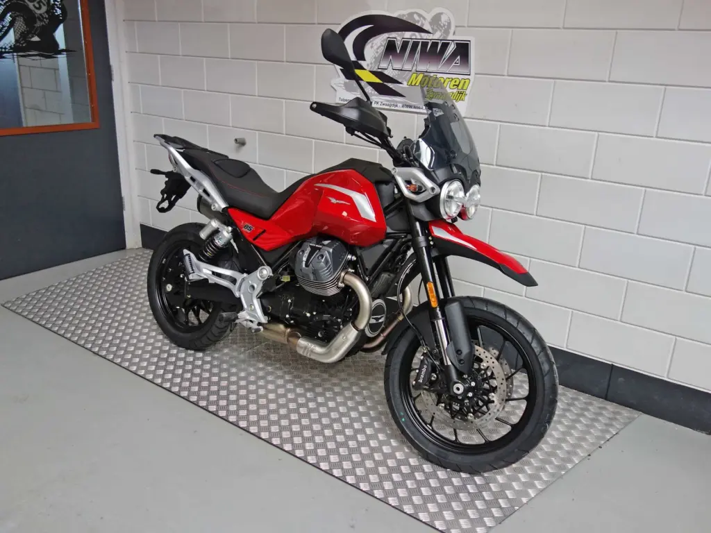Nieuwe Moto Guzzi V85 tour met 853cc motor uit 2026 bij NIWA Motoren