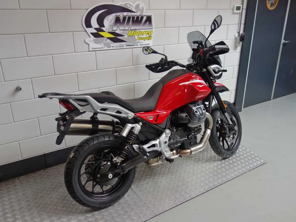 Nieuwe Moto Guzzi V85 tour met 853cc motor uit 2026 bij NIWA Motoren