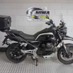 Gebruikte Moto Guzzi V85 tour met 853cc motor uit 2022 bij NIWA Motoren