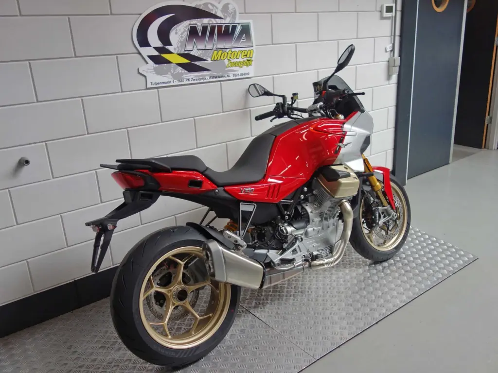 Nieuwe Moto Guzzi V100 tour met cc motor uit 2026 bij NIWA Motoren