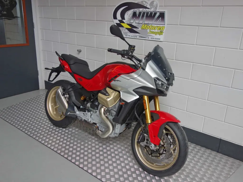 Nieuwe Moto Guzzi V100 tour met cc motor uit 2026 bij NIWA Motoren