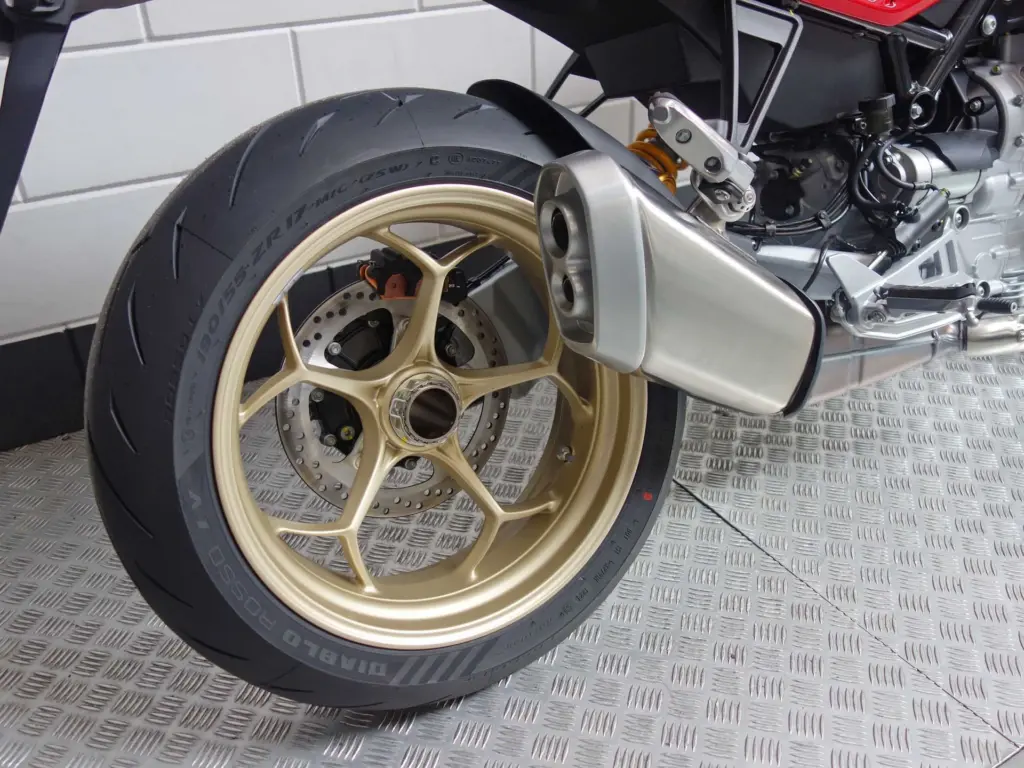 Nieuwe Moto Guzzi V100 tour met cc motor uit 2026 bij NIWA Motoren