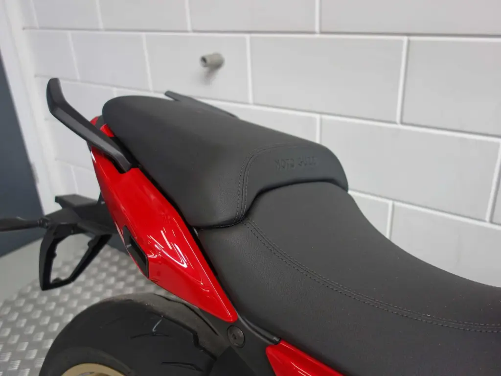 Nieuwe Moto Guzzi V100 tour met cc motor uit 2026 bij NIWA Motoren