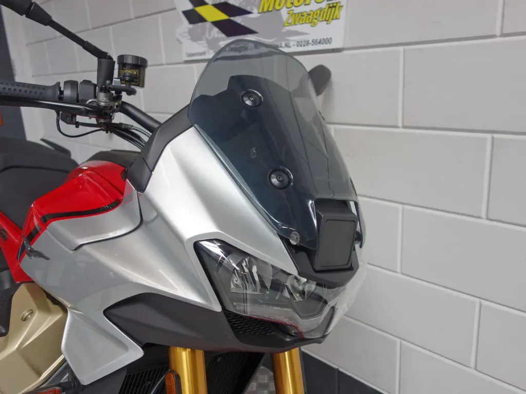 Nieuwe Moto Guzzi V100 tour met cc motor uit 2026 bij NIWA Motoren