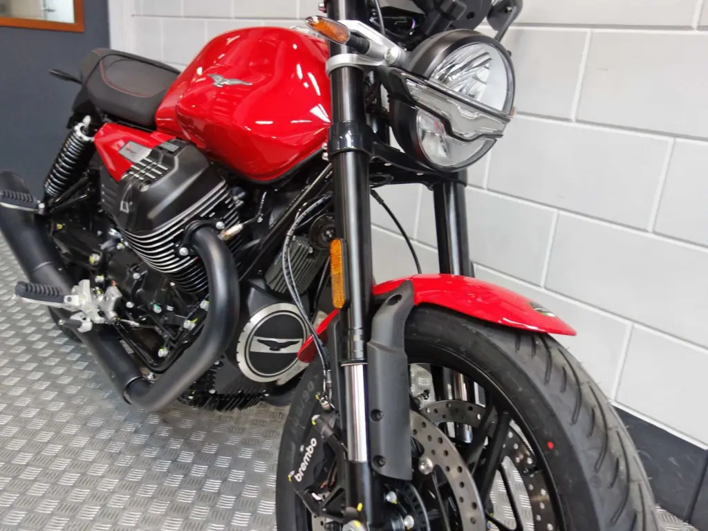 Nieuwe Moto Guzzi V7 sport met cc motor uit 2026 bij NIWA Motoren