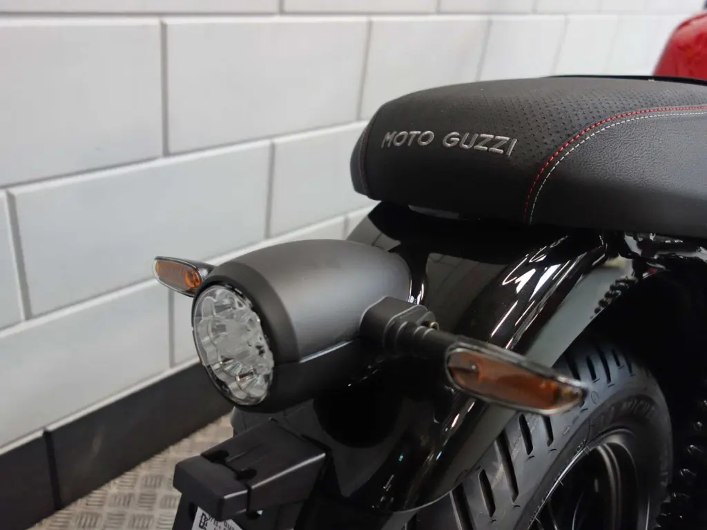 Nieuwe Moto Guzzi V7 sport met cc motor uit 2026 bij NIWA Motoren