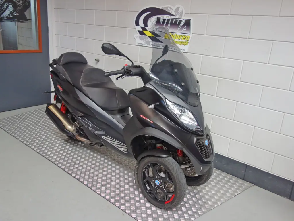Gebruikte Piaggio MP3 motorscooter met 493cc motor uit 2021 bij NIWA Motoren