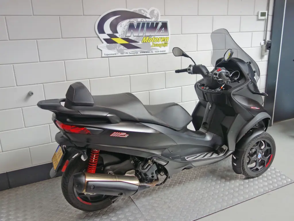 Gebruikte Piaggio MP3 motorscooter met 493cc motor uit 2021 bij NIWA Motoren