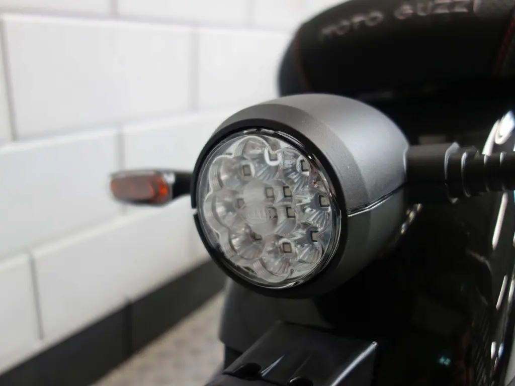Nieuwe Moto Guzzi V7 sport met cc motor uit 2026 bij NIWA Motoren