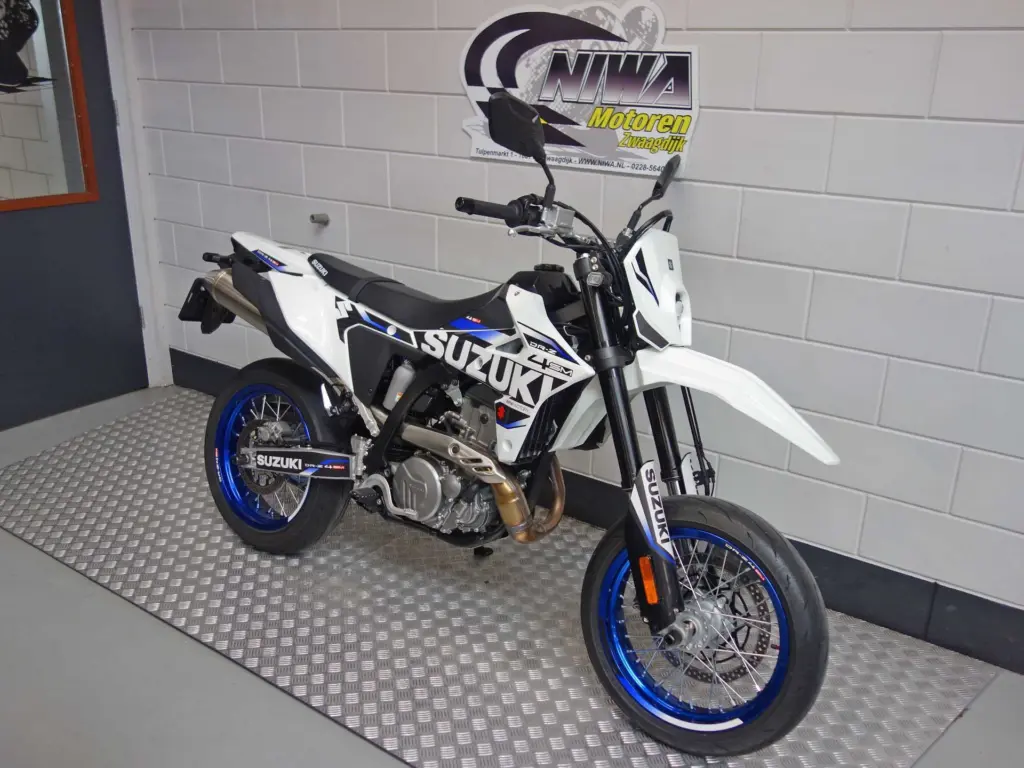 Gebruikte Suzuki supermotard met 398cc motor uit 2026 bij NIWA Motoren