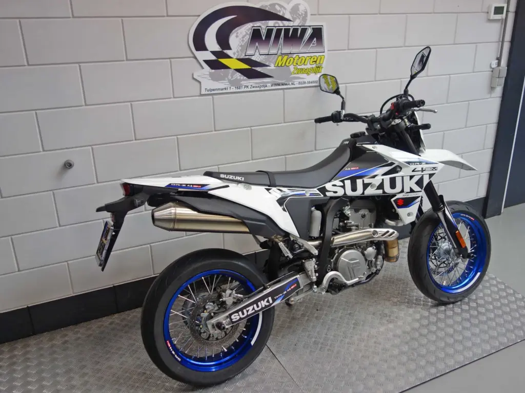 Gebruikte Suzuki supermotard met 398cc motor uit 2026 bij NIWA Motoren