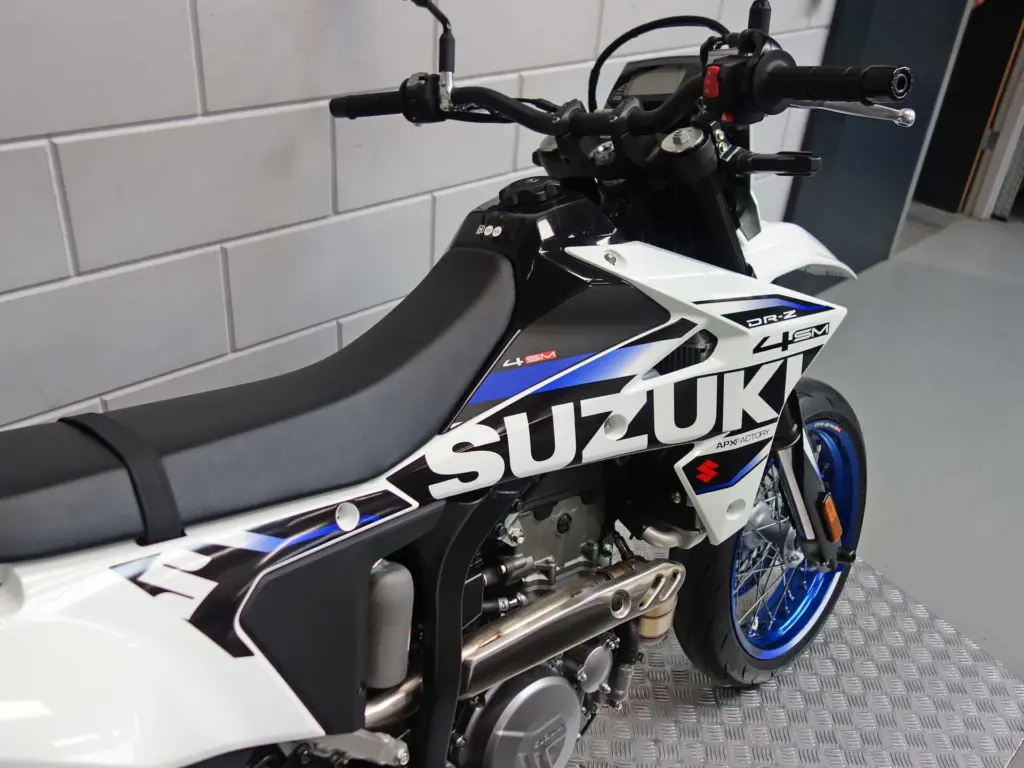 Gebruikte Suzuki supermotard met 398cc motor uit 2026 bij NIWA Motoren