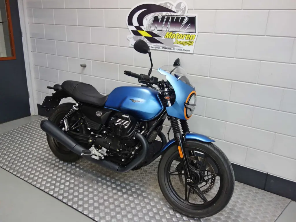 Nieuwe Moto Guzzi V7 sport met cc motor uit 2025 bij NIWA Motoren