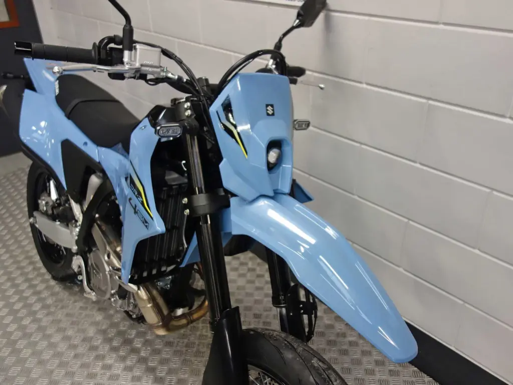Nieuwe Suzuki supermotard met 400cc motor uit 2026 bij NIWA Motoren